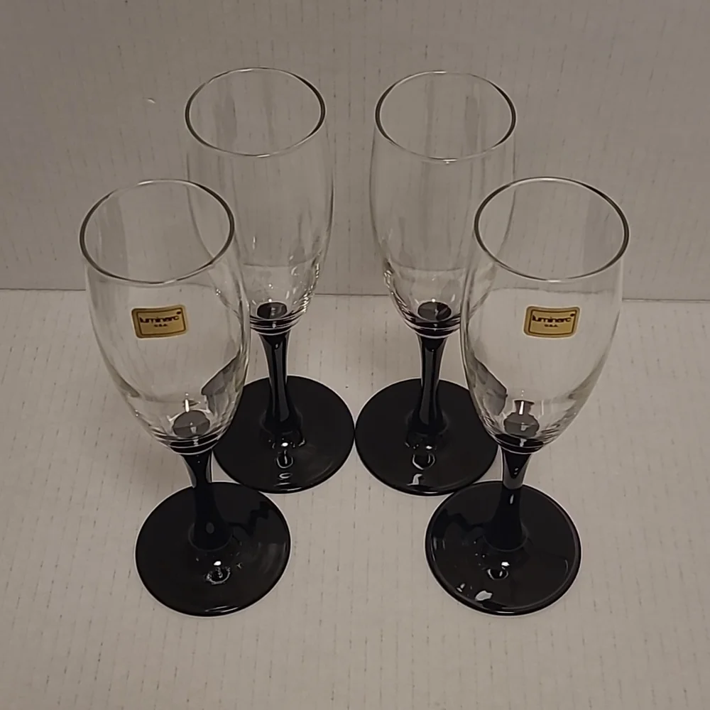 Set of 4 Luminarc Crystal Black Stemmed Champagne Glasses